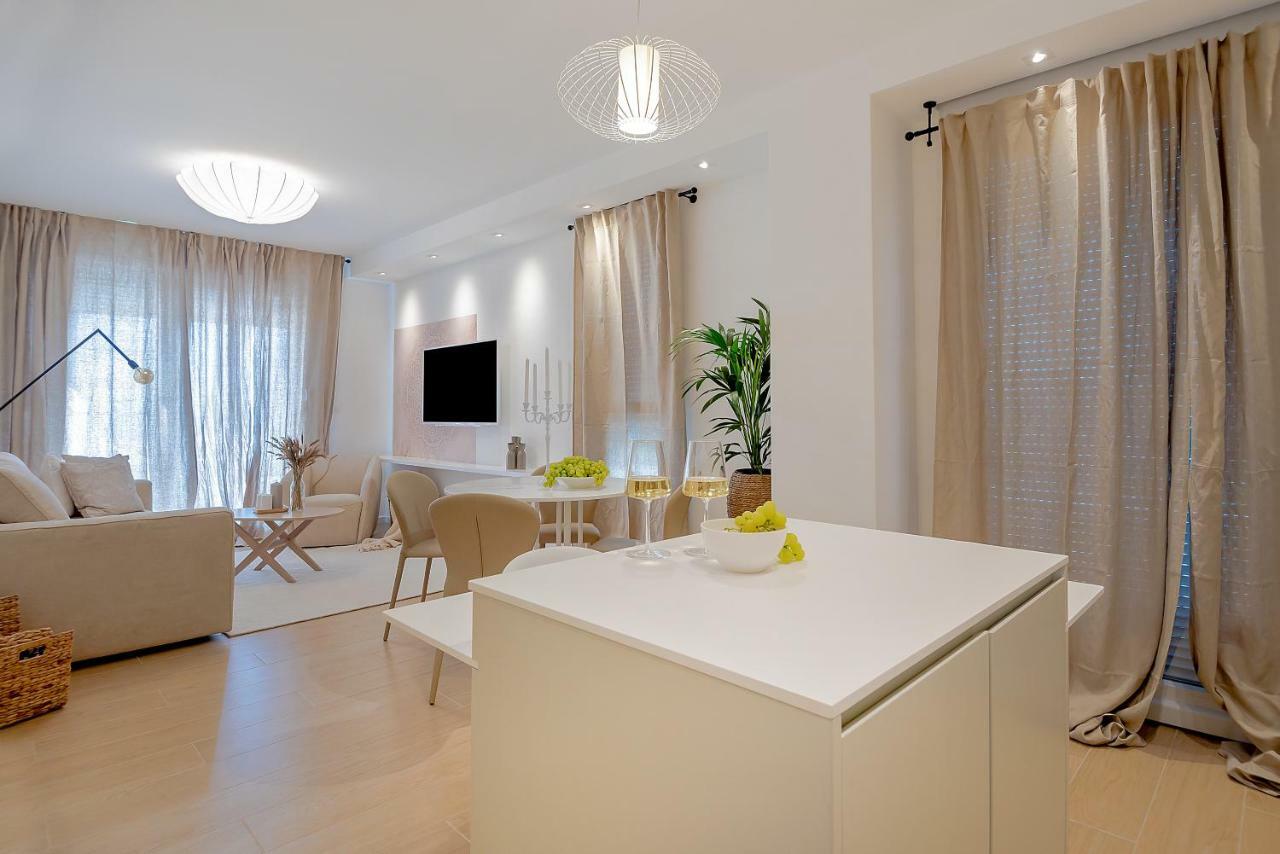 The Pleasurist - Apartment With Private Heated Pool And Terrace 斯普利特 外观 照片